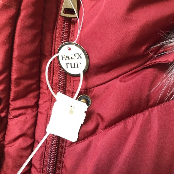 NWT Red puffer coat w/fur detail by Larry Levine - Picture 3 of 9